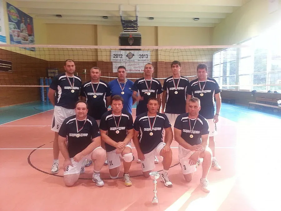 Волейболистите от Радомир със злато за ветерани