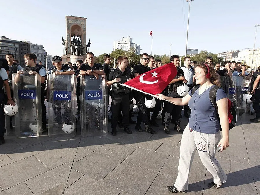 Полицията в Анкара задържа 11 демонстранти