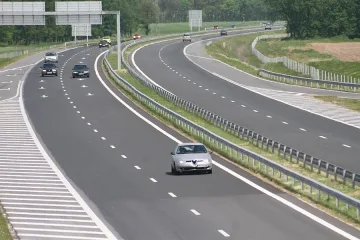 Строежът на магистралата разруши малки пътища