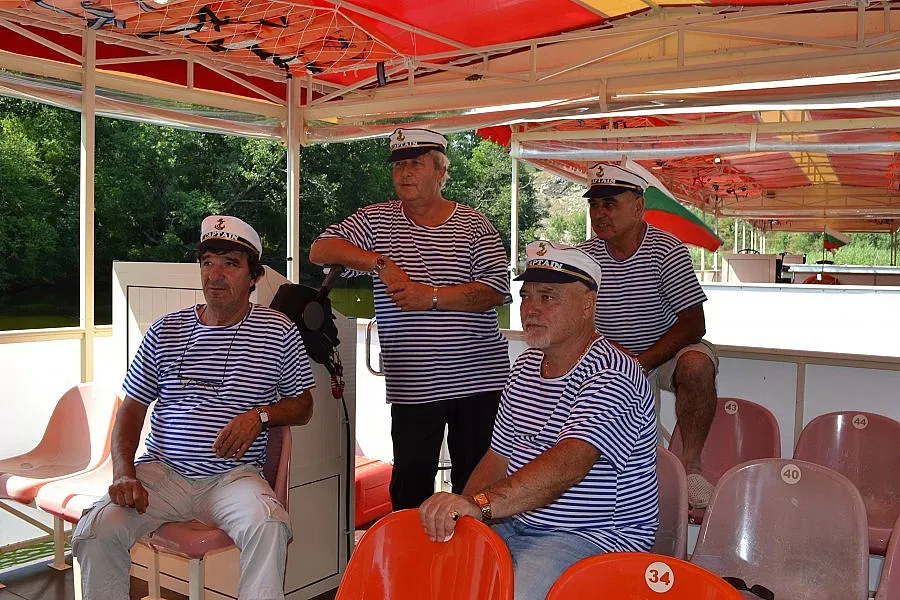 Атрактивни морски офицери по Ропотамо