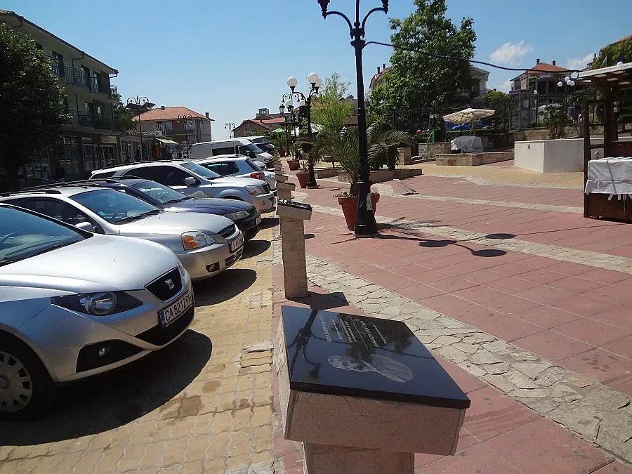 Алея на знаменити българи в Свети Влас