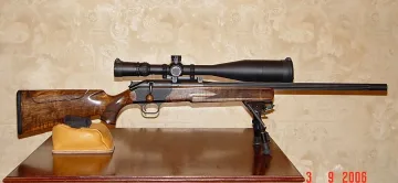 Стиснат грък стреля по наши гурбетчии