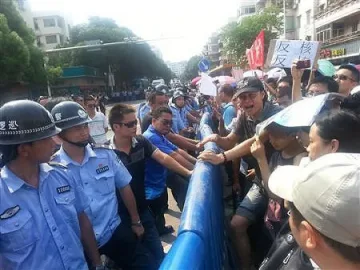 Китай се отказа от ядрен проект след протести