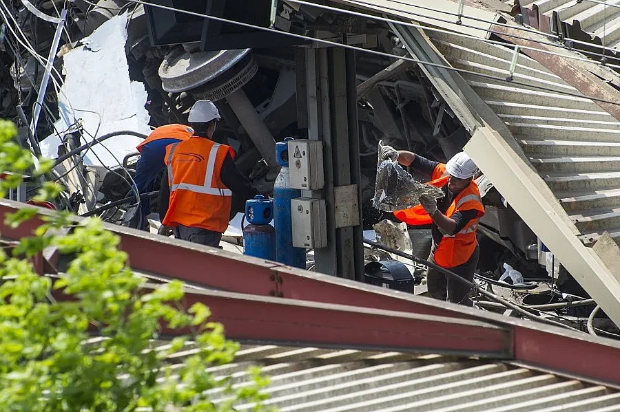 Дефектна стрелка за релсово пренасочване коства живота на 6 души