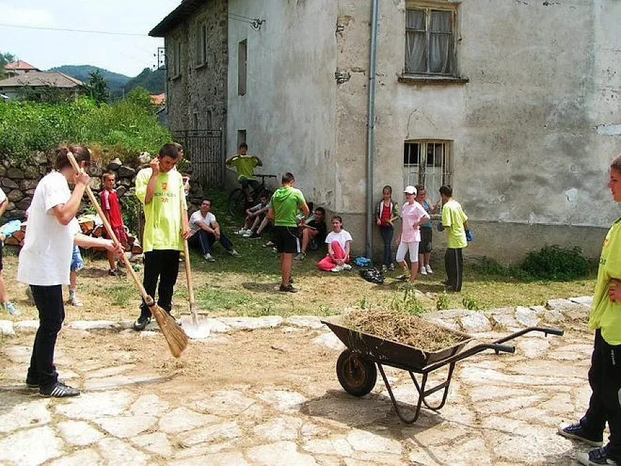 Младежи реновират града си чрез „Мисия Смолян”