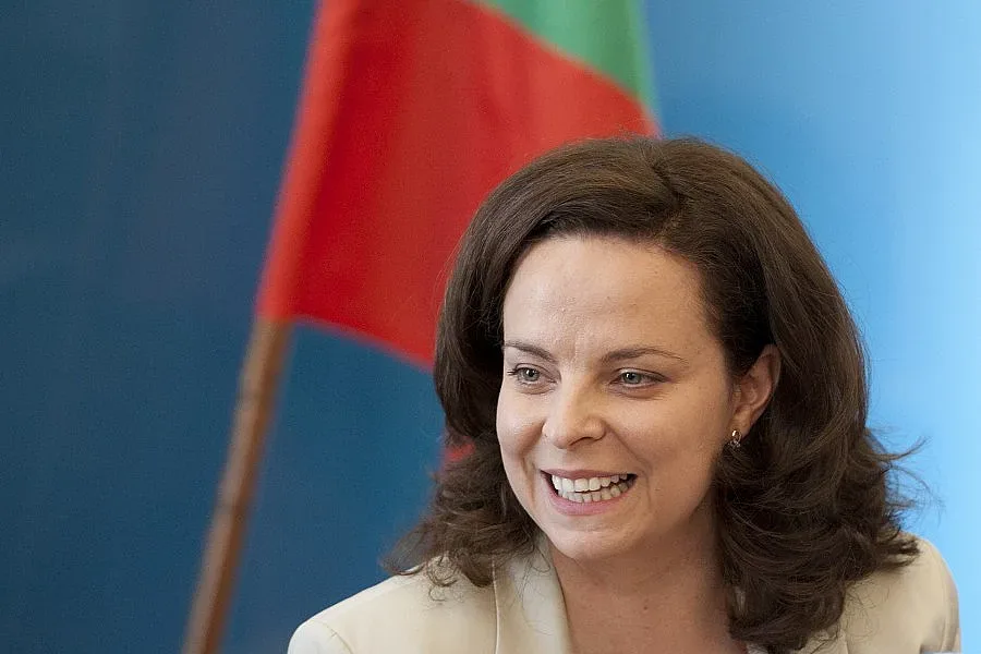 Андреева иска вдигане на здравната вноска, но не сега