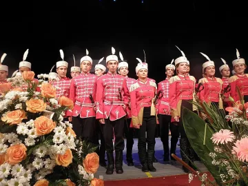 Гвардейци изправиха на крака публиката в Народния театър