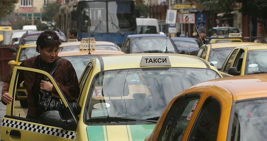 Таксиджиите с досиета