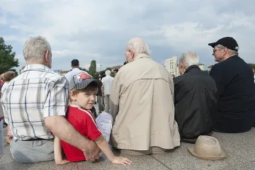 Контрапротестът събра 60 хил. подписа в защита на кабинета