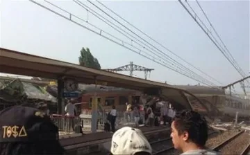 Влак дерайлира край Париж, има жертви
