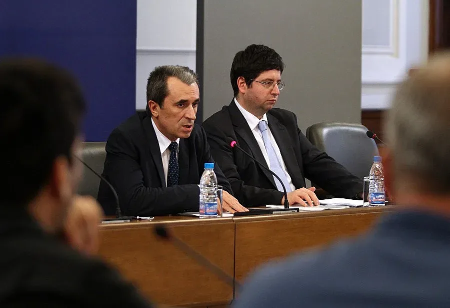 Шест месеца толеранс за кабинета от протестиращи