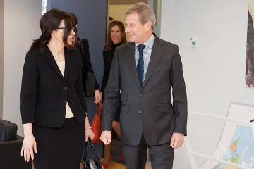 Хаан: Повече евросредства да отиват за растеж и заетост