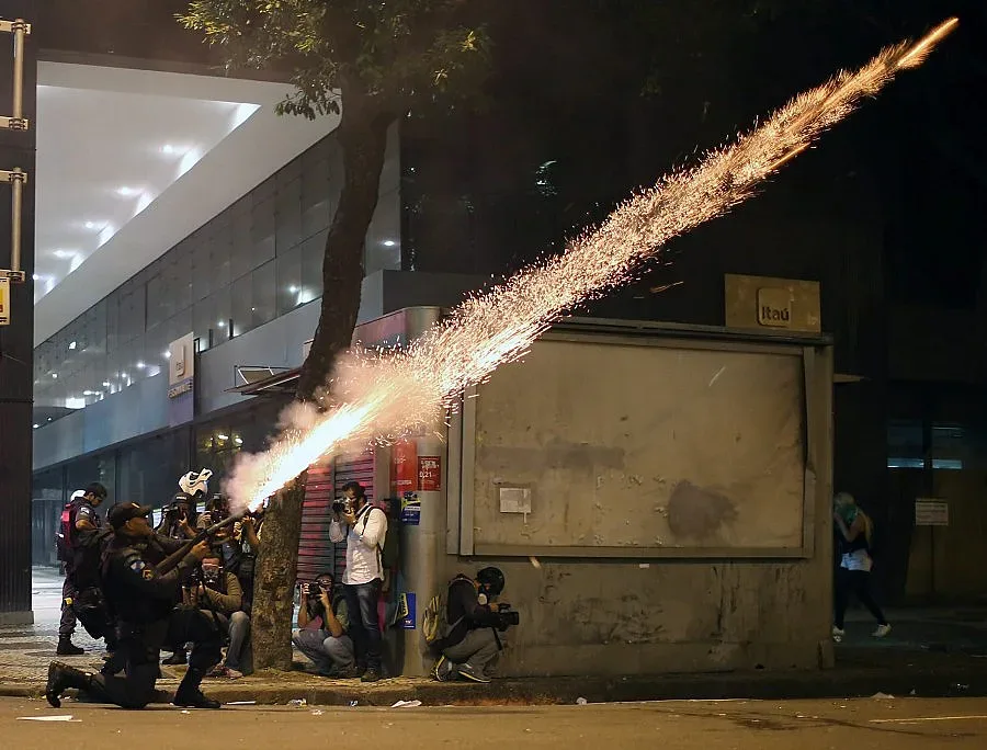 Анархисти и 12 ареста в Рио Де Жанейро 