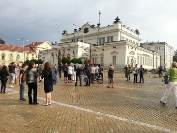 На живо: Сутрешно кафе с ангажимент "да заградим НС"  