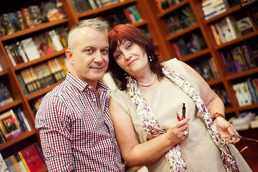 "Абсурдни времена" стана хит в книжарниците