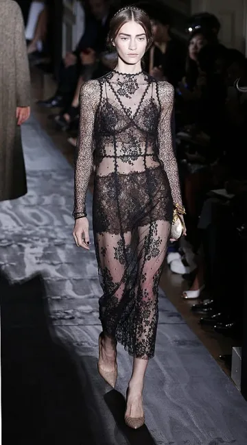 Армани съблича жените