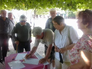 Над 500 кюстендилци се подписаха в подкрепа на Орешарски за ден