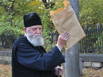 Прогониха дядо Калиник от Варненската епархия