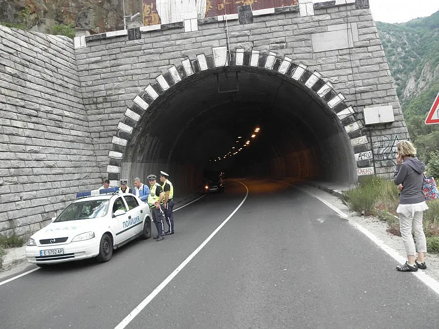 Тежко катастрофираха тир и три коли в Кресненското дефиле