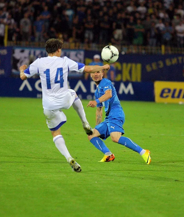 Иртиш води Левски след първото полувреме