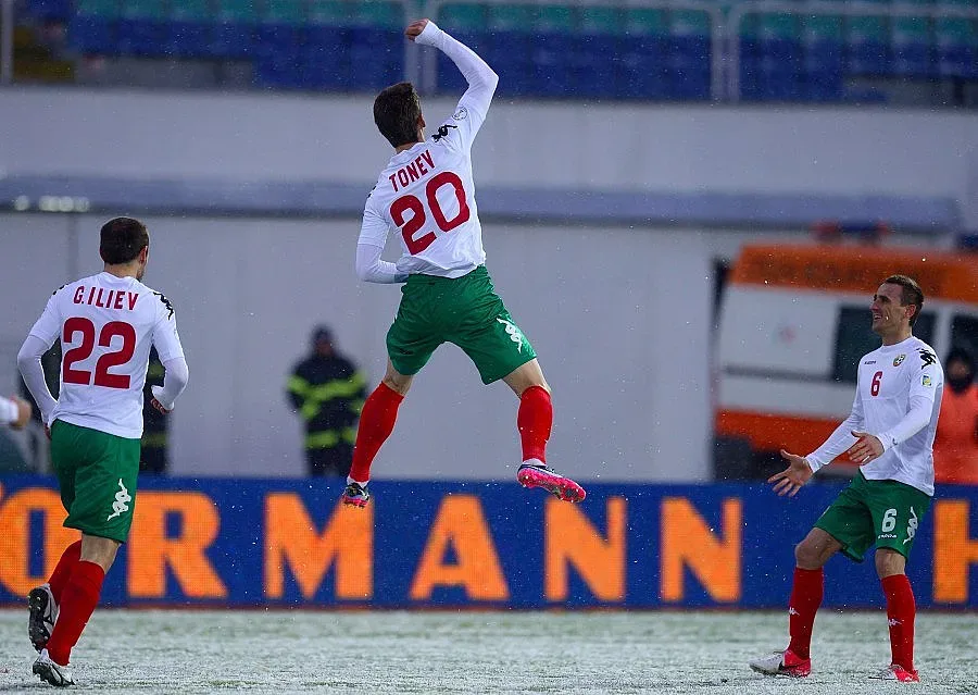 Феновете на Вила: Тонев ще бъде звезда