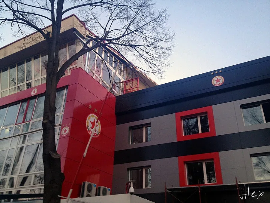 Бял дим над "Армията"