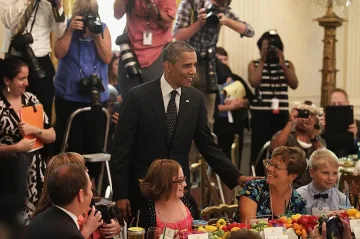 Обама наредил: Всеки чиновник да снася за колегата