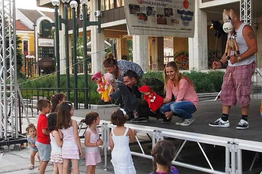 Кукли разсмиват видинчани