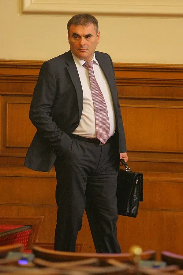 Папазов търси 84 млн. евро за довършване на проекти