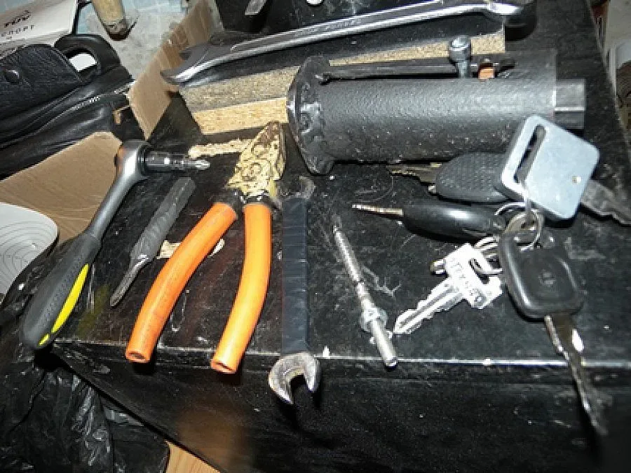 Закопчаха трима крадци на коли