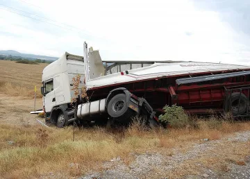 ТИР се обърна край Търговище по пътя за Варна