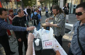 На живо: Стартира тридневна блокада на парламента