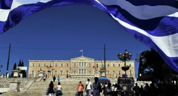 Гърция съкращава 16 500 общински служители