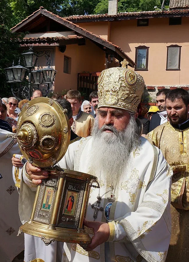 Синодът призова да не се вярва на спекулации