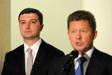 Стойнев подготвя доклад за големите ВЕИ проекти 