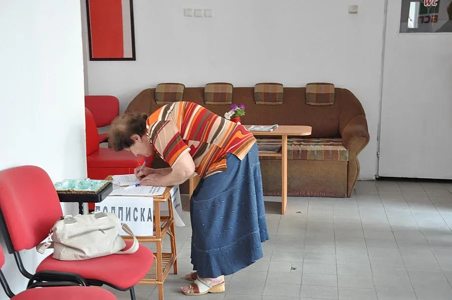 Подписка в подкрепа на Орешарски тръгна в Кърджали