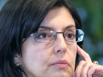 Кунева: Бойко да държи егоцентризма си в клетка