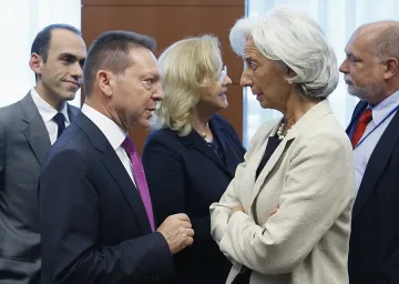 Тройката одобри 6,8 млрд. евро помощ за Гърция