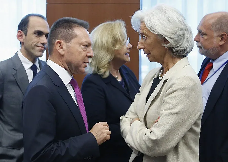 Тройката одобри 6,8 млрд. евро помощ за Гърция