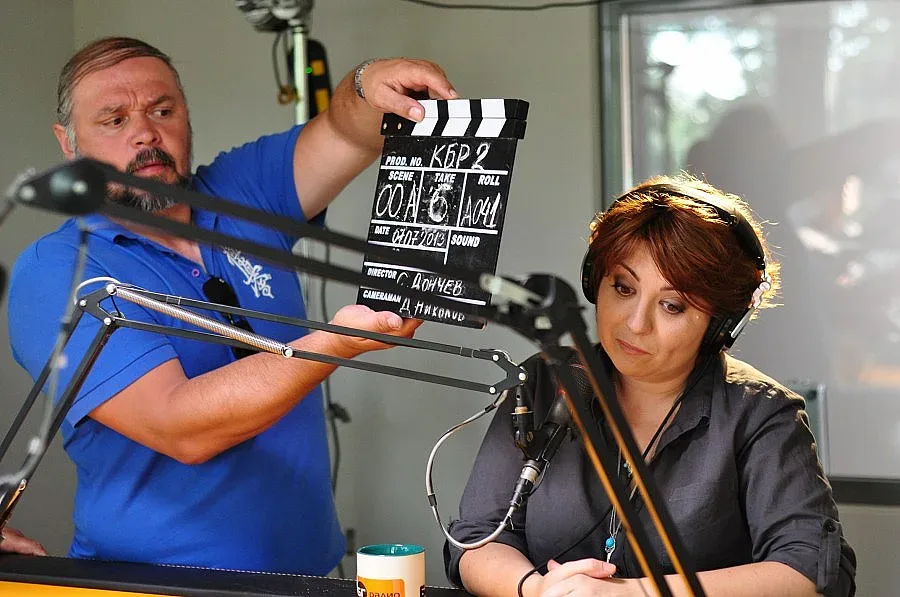 Симо и Боги влизат в киното 