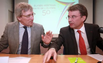 Посланици осъдиха "олигархичния модел" в България