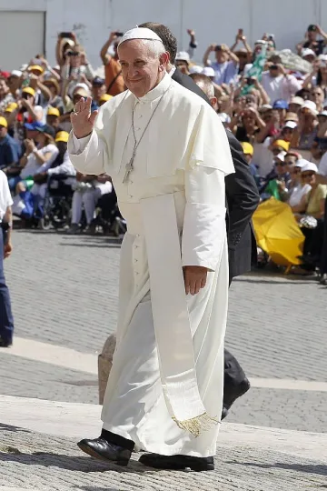 Папата взе на мушка Монсеньор 500 евро