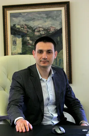 Държавен заем, но не за "черните дупки"