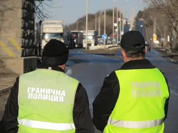 Хванаха 16 нелегални имигранти 