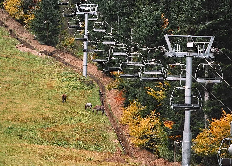 Боровец остана без ток, хора висяха на лифта 