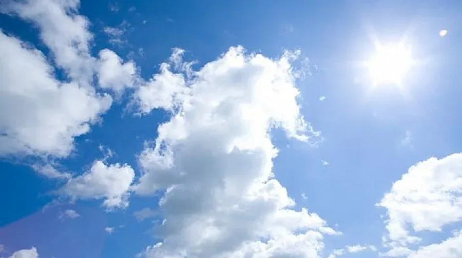 Разкъсана облачност и превалявания утре