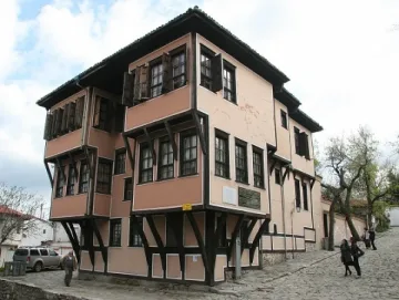 Прах и мизерия в къщата на Ламартин 