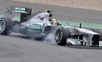 Хамилтън тръгва пръв в Германия