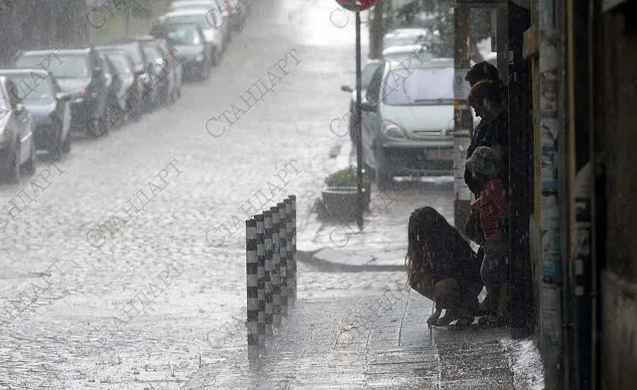 Пороен дъжд се изсипа в Пловдив, нанесе леки щети