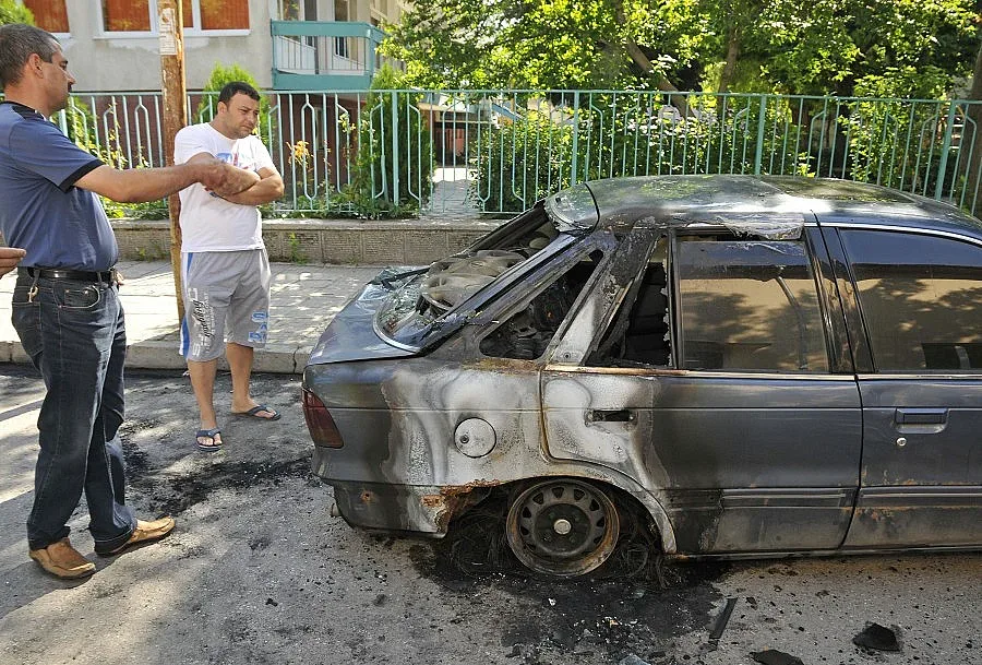 Умишлен палеж  унищожи 6 автомобила на рали състезател